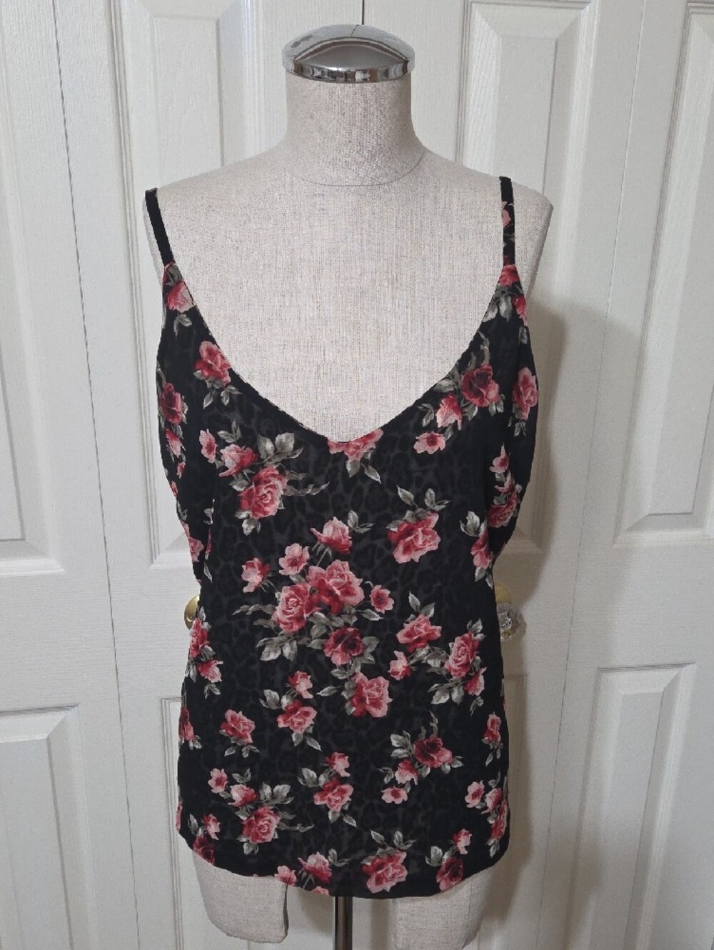 White House Black Market Reversible Tank. - Picture 4 of 6
